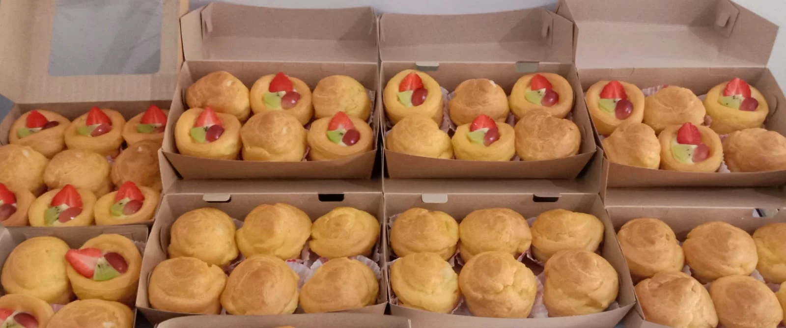 Kue Sus Mix 1 box 6pcs(3 original+3 toping buah)
