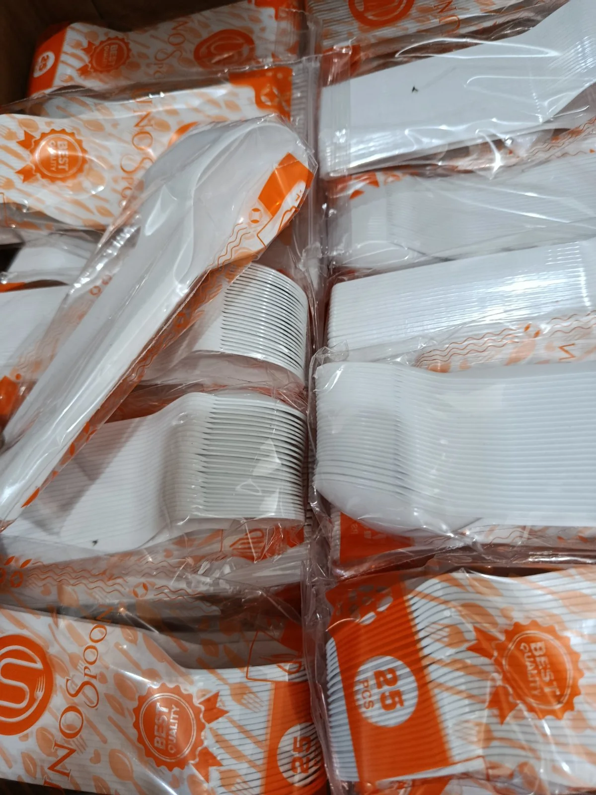 Sendok makan plastik