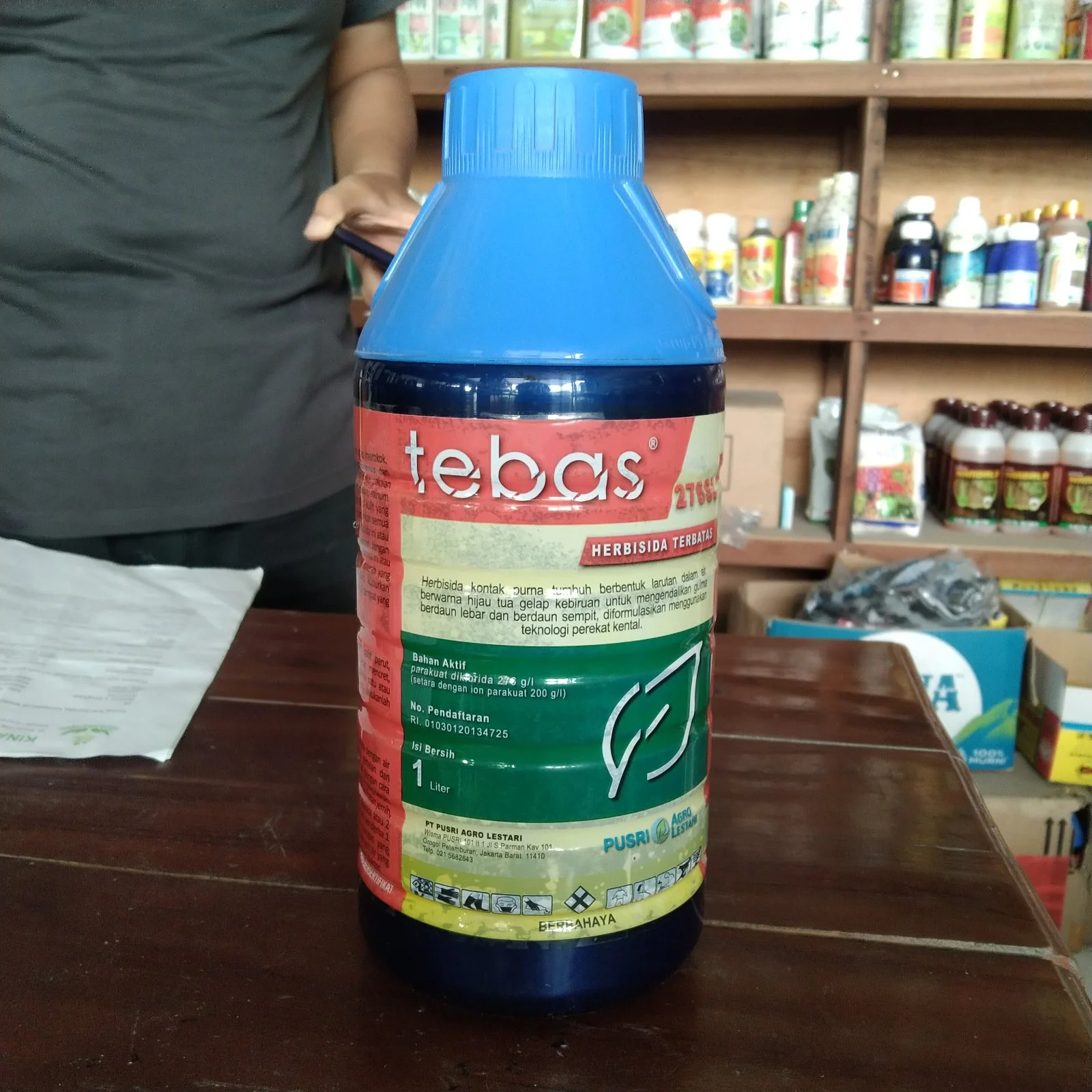 Tebas 276SL (ba. Parakuat diklorida 276 g/l setara dengan ion parakuat 200 g/l) 1L