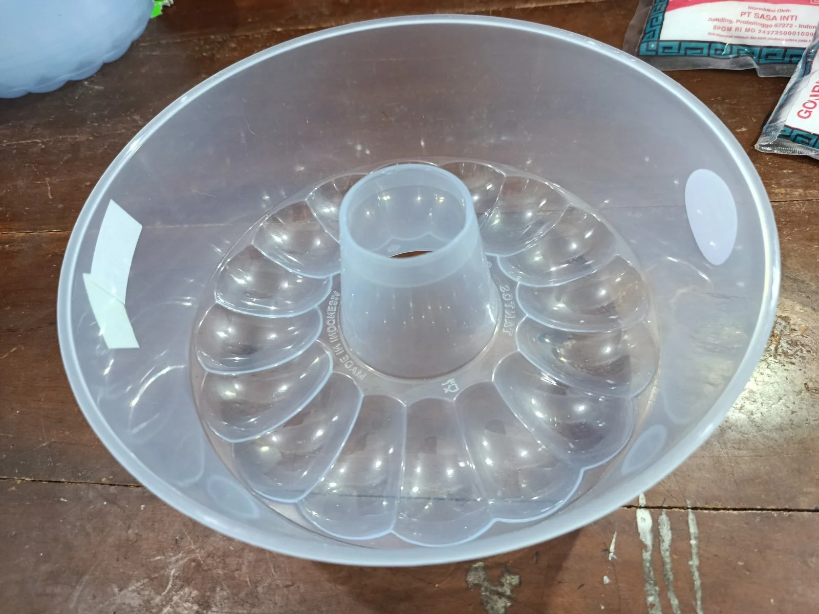 Cetakan puding besar