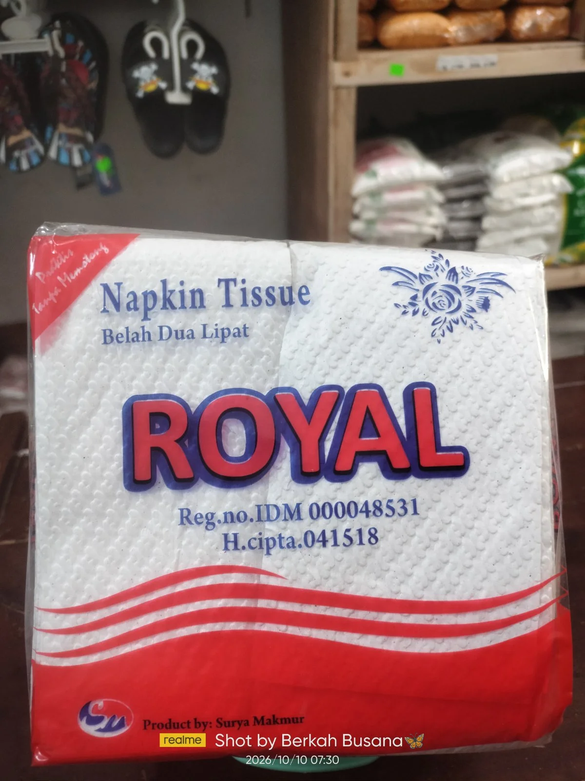 Tisu ROYAL belah dua