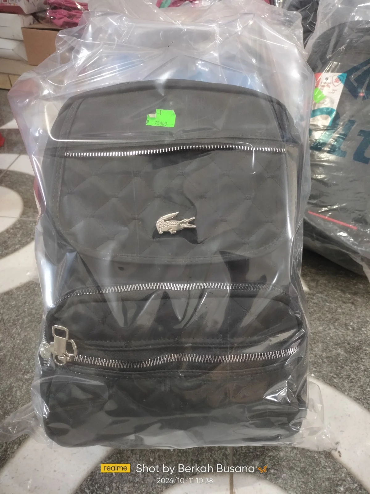 Tas cewek sedang hitam
